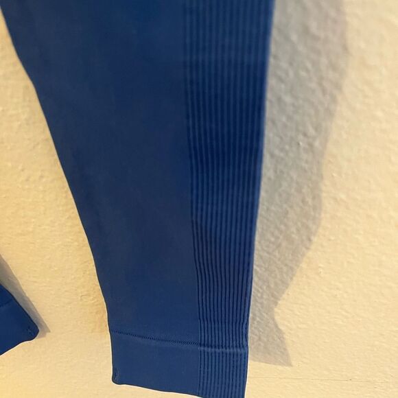 Set Sculptflex Blue Leggings, size XS, inseam about‎ 22.5” - Picture 4 of 9